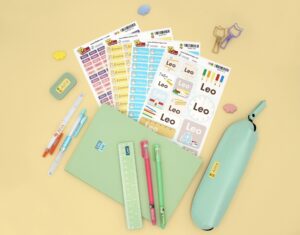 Read more about the article Comment choisir des étiquettes nominatives imperméables pour enfants (qui tiennent vraiment)