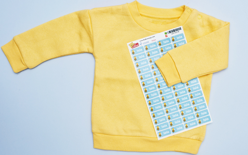 My Nametags thermocollants et pull, sur fond bleu clair